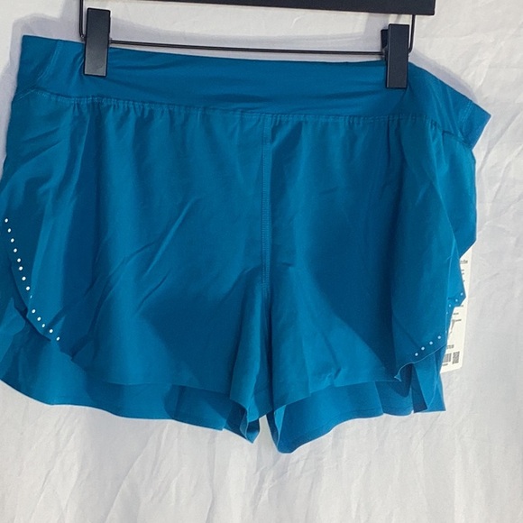 Lululemon Fast and Free Shorts - Picture 3 of 10